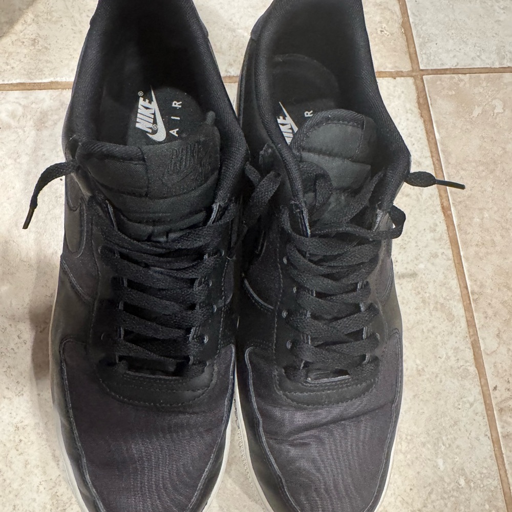Nike Black Air Force Ones ‘07 Sneakers Sleek Design